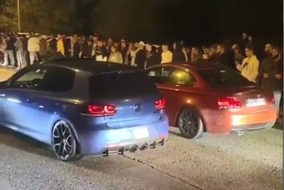 Salah Masuk Gigi, Mobil VW Golf R Ini Malah Melaju Mundur Saat Balapan Liar!
