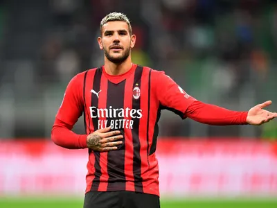 Agen Theo Hernandez Buka Suara soal Perpanjangan Kontrak Baru di AC Milan