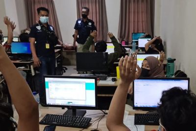 Digerebek Polres Jakpus, Karyawan Kantor Pinjol Ilegal Auto Angkat Tangan