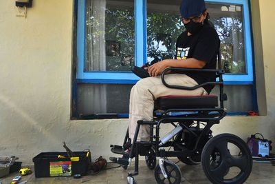 Produksi Kursi Roda Elektrik di Jati, Ini Foto-fotonya