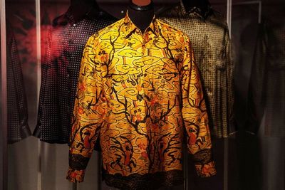 Pelelangan Baju Bekas Milik Nelson Mandela, Berikut Foto-fotonya