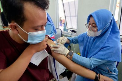 Update Vaksinasi Covid-19 RI 14 Oktober: Dosis Pertama 104 Juta, Dosis Kedua 60 Juta
