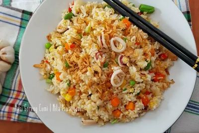 Sore Ini Coba Buat Nasi Goreng Cumi Sendiri di Rumah Yuk Guys