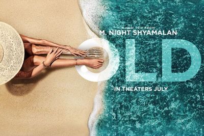 Sinopsis Film Old (2021), Liburan Pantai Keluarga Berujung Penuaan