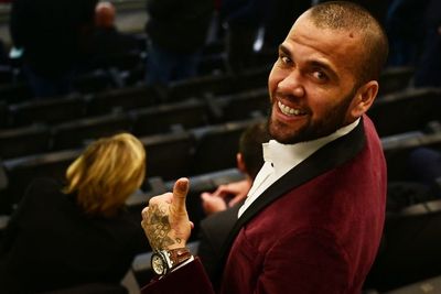 Dani Alves Buka Peluang Kembali ke Barcelona: Kalau Butuh Hubungi Saja!