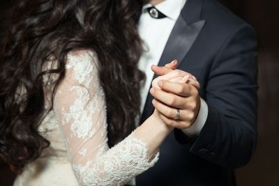 13 Lagu Pernikahan Terbaik untuk Wedding yang Romantis