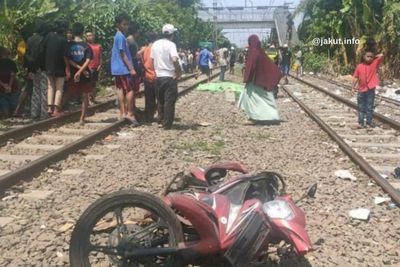 Tragis, Pemotor Tewas Tertabrak Kereta Api di Tanjung Priok, Nekat Terobos Palang