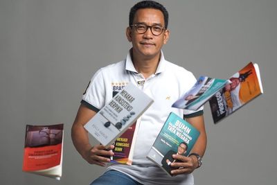 Blak-blakan Refly Harun Sebut Mahfud MD Hanya Jadi Tameng Pemerintah