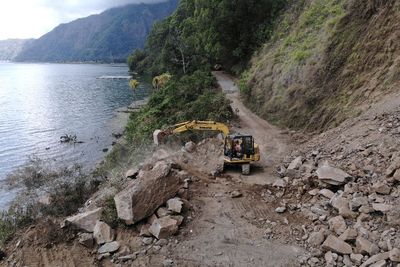 Akses Jalan Kawasan Kintamani Tertutup Longsor Akibat Gempa, Ini Foto-fotonya