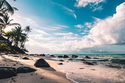 Kini, Arab Saudi Mengizinkan Warganya Pergi ke Pantai Bersama Pasangan