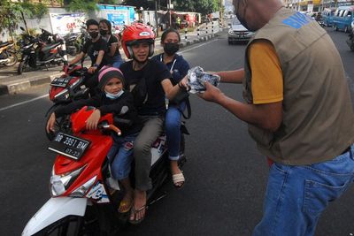 Luhut Prediksi COVID-19 di Indonesia Akan Berstatus Endemi Tahun Depan