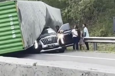 Mobil Hyundai Palisade Tertimpa Truk di Tol Cipularang, Korbannya Direktur Indomaret