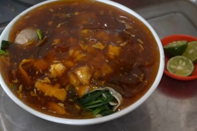Mirip Mie Ayam Tapi Berkuah Kental, Cobain Deh Lomie Bila Wisata ke Bandung