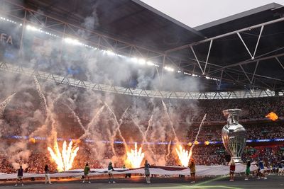 UEFA Sanksi dan Denda Inggris karena Kericuhan di Final Euro 2020