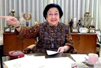 Megawati Ingin Polisi Contoh Sosok Jenderal Hoegeng dan Awaloedin Djamin