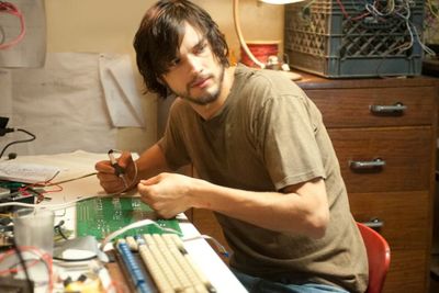 Punya Produk Apple? Nonton Film si Pencipta Produk Tersebut Yuk, Judulnya Jobs