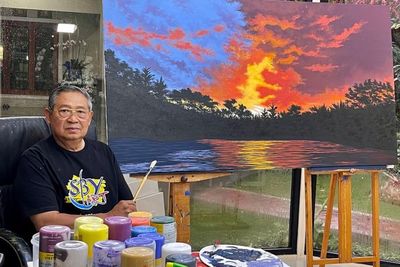 SBY Lukis Pemandangan Senja Hasil Jepretan Istri, Hasilnya Bikin Takjub