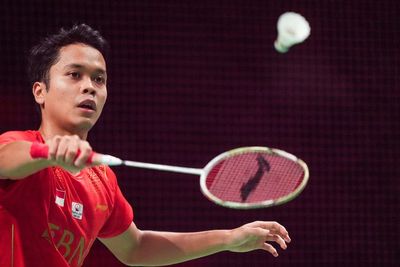 Baru Main 3 Menit, Anthony Sinisuka Ginting Mundur dari Denmark Open karena Sakit Pinggang