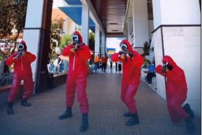 Unik! Tes CPNS Kemenkumham Jatim Bertema Squid Game, Para Peserta Diawasi Pink Soldier