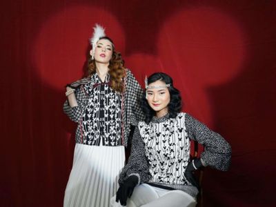 Unik, Koleksi Ini Satukan Mickey Mouse dengan Batik Garut dan Pekalongan