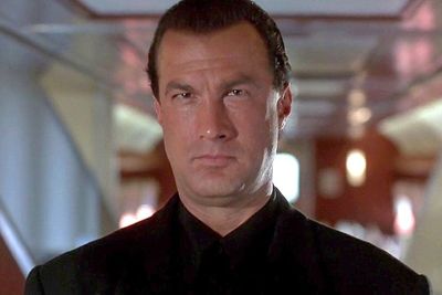 Pengin Nonton Aksi Steven Seagel? Yuk Tonton Filmnya Berjudul Under Siege