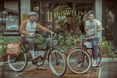 Brand Fashion David Bayu Kolaborasi Dengan LARGO Membuat Sepeda Listrik Vintage
