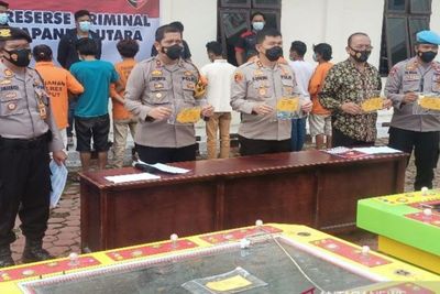 Meresahkan Warga, 12 Pejudi dan 2 Mesin Tembak Ikan Akhirnya Diamankan Polres Taput