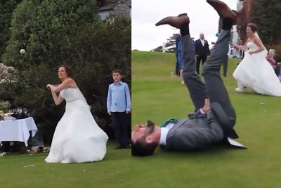 Ngilu! Pengantin Pria Ini Kena Hantaman Bola Kasti dari Istri di Alat Vital