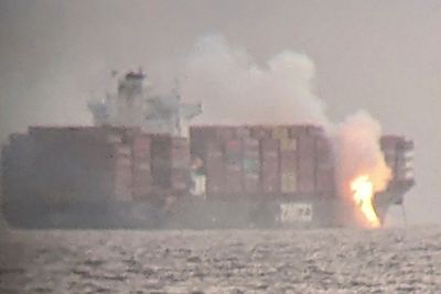 Kebakaran Kontainer Kapal Kargo di Lepas Pantai Kanada, Ini Foto-fotonya
