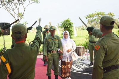 Uniknya Pernikahan Hansip Sabel Teman SD Kang Dedi Mulyadi, Ada Prosesi Golok Pora