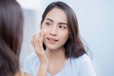 Rahasia Kulit Glowing dan Bebas Flek, Bukan Sunscreen dengan SPF Tinggi. Ini Rahasianya!