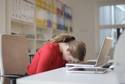 Ini Bahaya Tidur Sambil Duduk, Bisa Berakibat Fatal