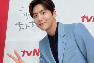 Wajah Kim Seon Ho Diburamkan di Klip Start Up, Fans Anggap tvN Berlebihan