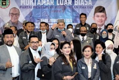Farhat Abbas Calonkan Diri Jadi Presiden, Netizen: Belum Reda Giring Muncul Lagi Ini