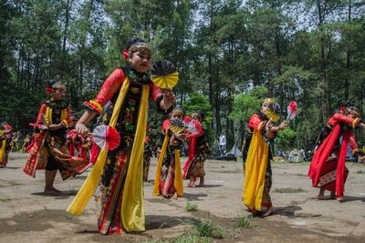 Pesta Rakyat Puntang Menari, Peringati Hari Tari Dunia, Ini Foto-fotonya