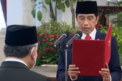 Jokowi Lantik 17 Duta Besar, Fadjroel Rachman ke Kazakhstan