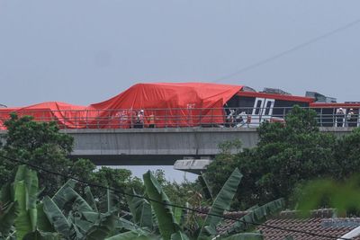 PT INKA Jelaskan Penyebab Tabrakan LRT Saat Uji Coba: Langsiran Terlalu Cepat