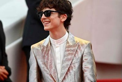 Di Prekuel Charlie and the Chocolate Factory, Timothee Chalamet Jadi Penyanyi Juga