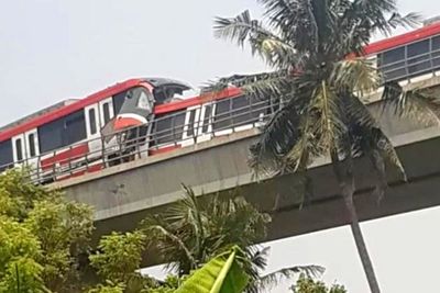 Kereta LRT Tabrakan saat Uji Coba di Jaktim