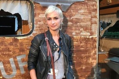 Kematian Halyna Hutchins yang Tertembak Picu Kampanye Pelarangan Senpi Saat Syuting