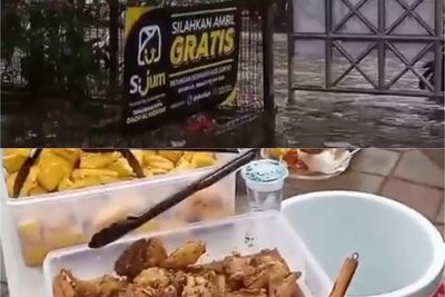 Komunitas SiJum Sediakan Makanan Gratis ke Pengendara yang Terjebak Banjir di Tangerang
