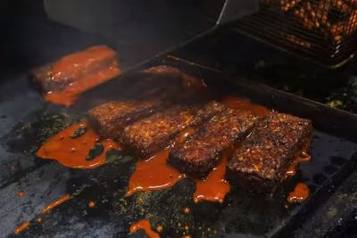 Ketika Tempe Jadi Makanan Kegemaran Kaum Vegan, Diolah dengan Saus BBQ Bak Steak Daging