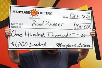Beli Tiket Lotre saat Istirahat, Driver Ojol Ini Beruntung Menangkan Jackpot Rp1,4 Miliar
