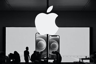 Pelajar di China Gugat Apple ke Pengadilan Karena Tak Hadirkan Charger di iPhone 12!