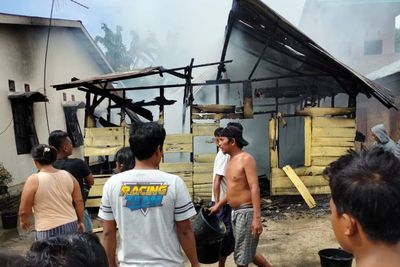 Memilukan, Rumah Hangus Terbakar di Sergai, Seorang Lalaki Paruh Baya Meratap 
