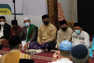 Salat Subuh Berjamaah di Masjid Asy Syafi iyah, Bobby Perkenalkan Program Masjid Mandiri