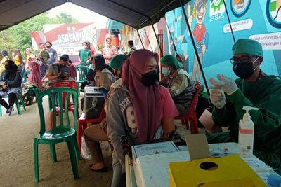 Siap Jadi Destinasi Wisata, Kampung Sejahtera Medan Gelar Vaksinasi COVID-19