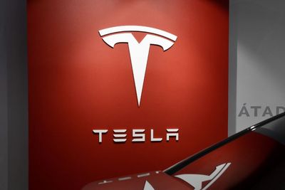 Ternyata Ini Makna dari Logo Perusahaan Tesla Menurut CEO-nya, Elon Musk