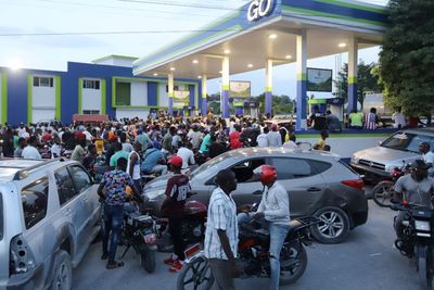 Krisis Bahan Bakar, Ribuan Orang Mengantri BBM di Haiti, Ini Foto-fotonya
