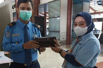 Sosok Halimah, Pegawai Cleaning Service Bandara Soetta yang Amanah, Kembalikan Cek Rp35 M